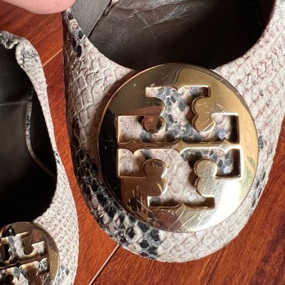 Tory Burch Reva Snake Skin flats with gold logo - Picture 2 of 5
